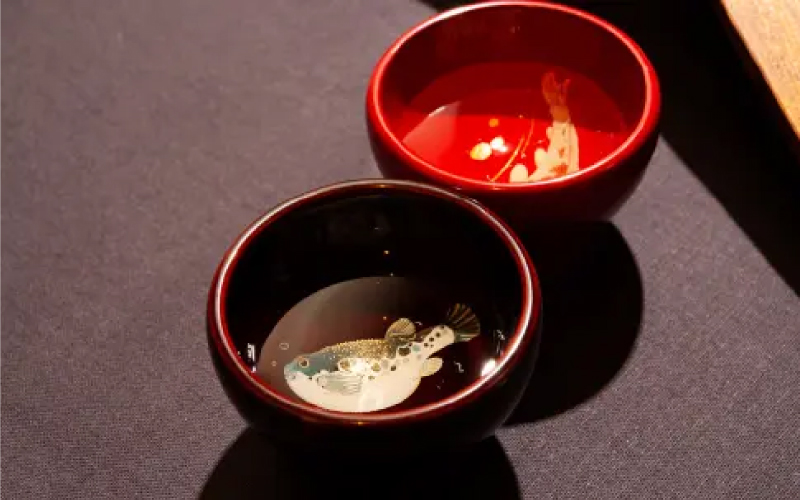 田谷漆器店】輪島塗 ぐい呑み「魚泳ぐ」 (鯉・鯛・フグ)